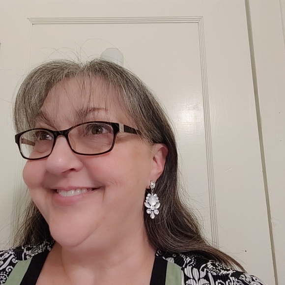 Premier Designs "Dreamy" Earrings - Picture 9 of 9